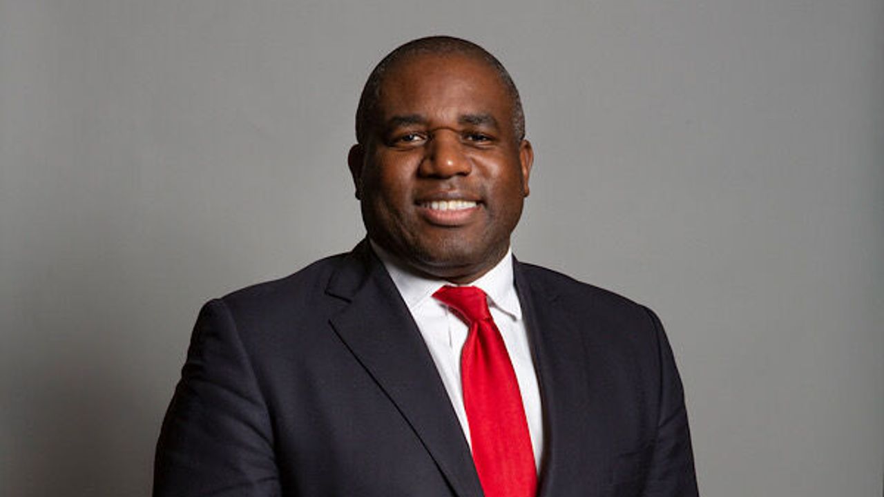 Lammy’den Starmer’a övgü: Büyük övgüyü hak ediyor